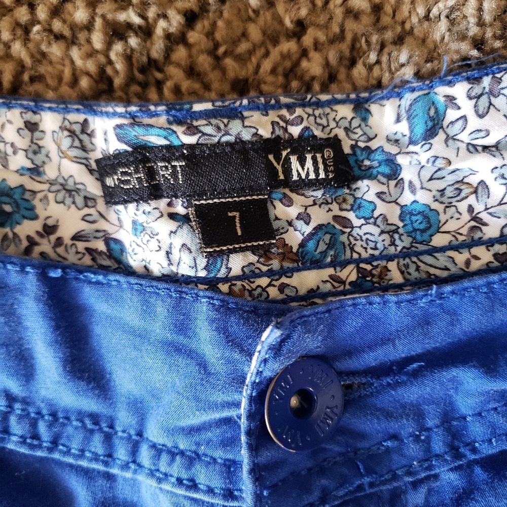 Shorts - Picture 3 of 3